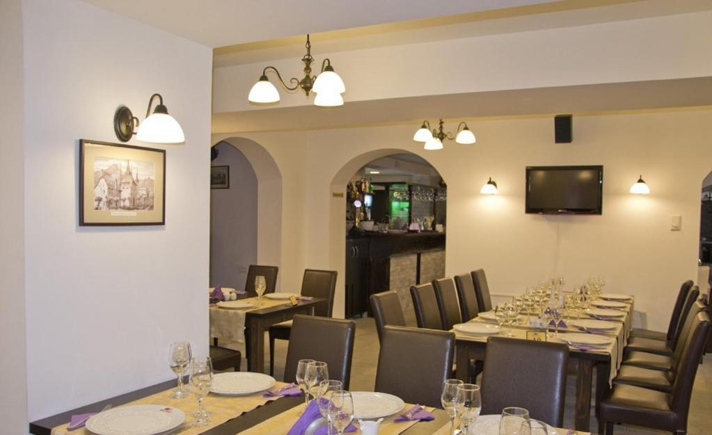 Hanul Domnesc Braşov Esterno foto